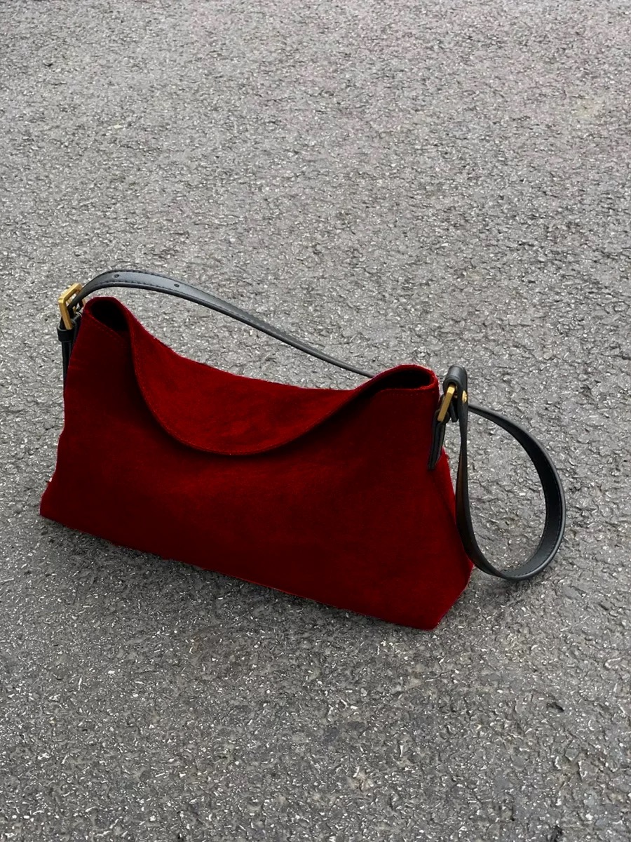 กระเป๋าถือหนังกลับสีแดงแบบสะพา - Luxury Bags For Sale บทวิจารณ์และราคา