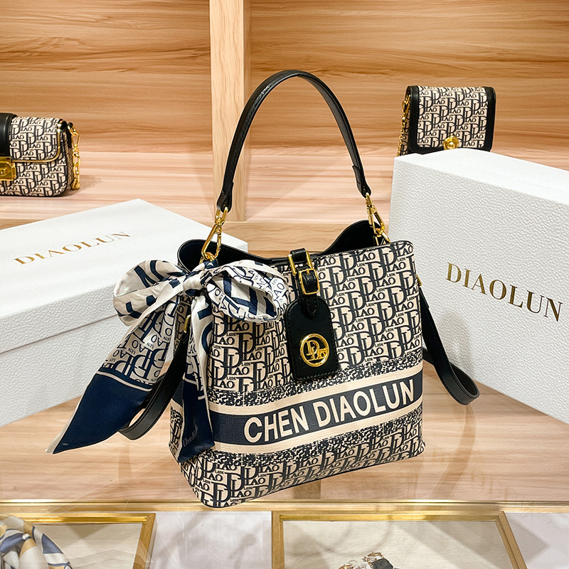 กระเป๋าถือสะพายไหล่ทรงคลาสสิกย - Luxury Bags For Sale บทวิจารณ์และราคา